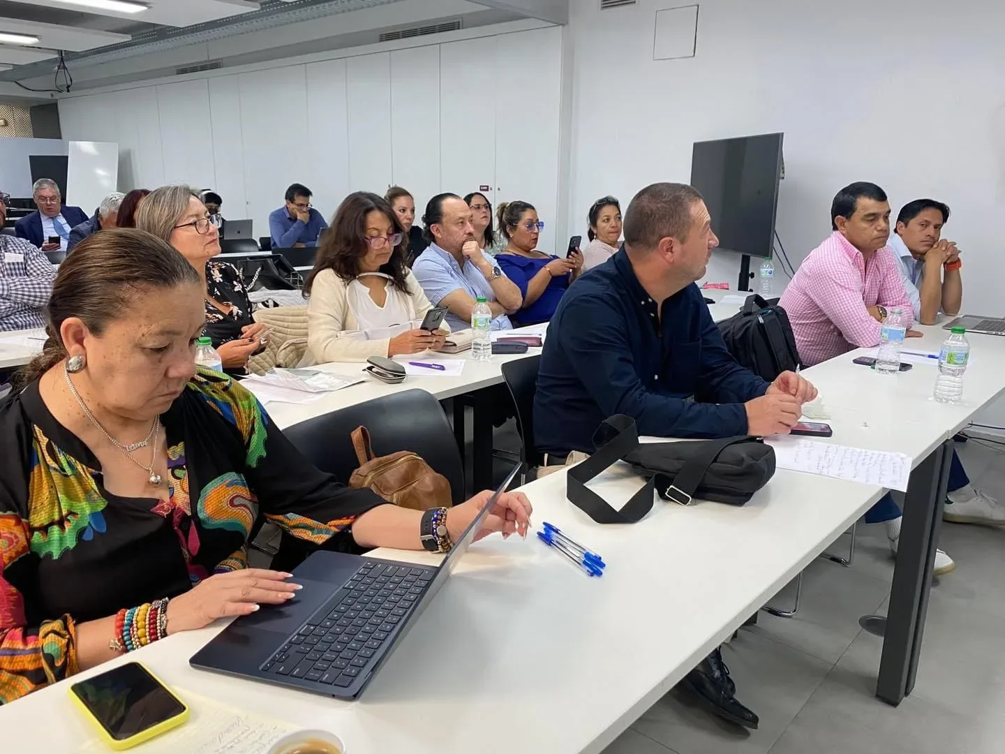 Fortalecimiento de los Gobiernos Parroquiales con estudios internacionales.